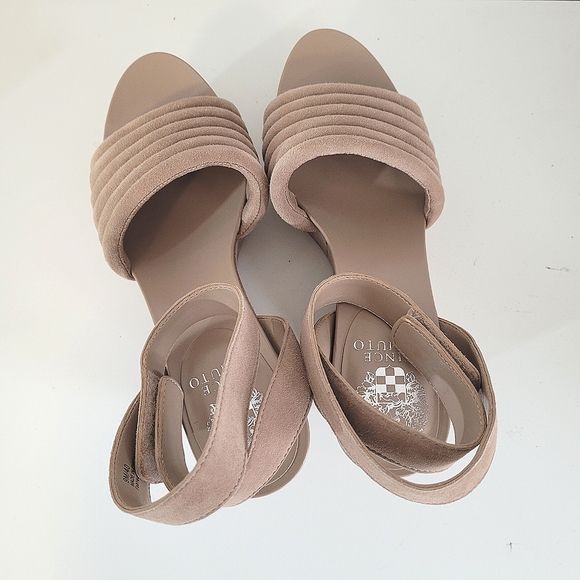VINCE CAMUTO Varelnta Cream Suede Wedge Sandal - Picture 6 of 13